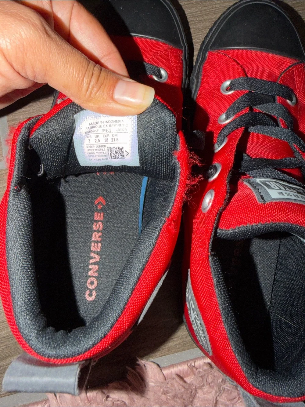 Converse bright red